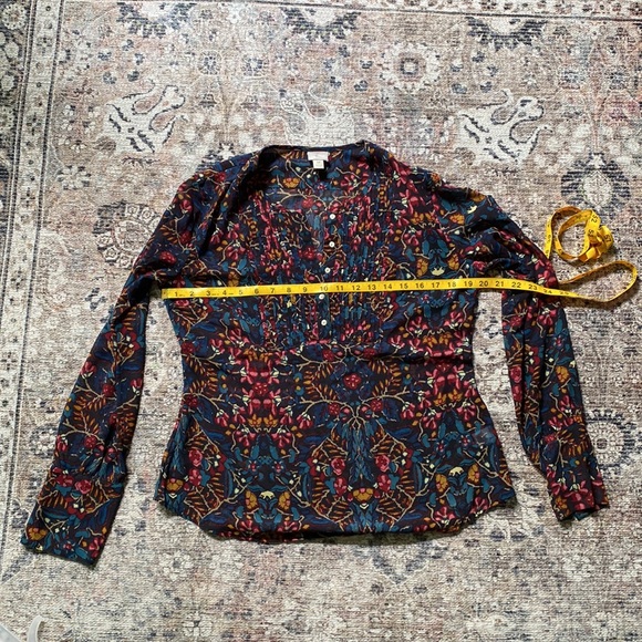 🌿CONVERSE sheer floral blouse with pleating detail and half button front - Picture 13 of 13